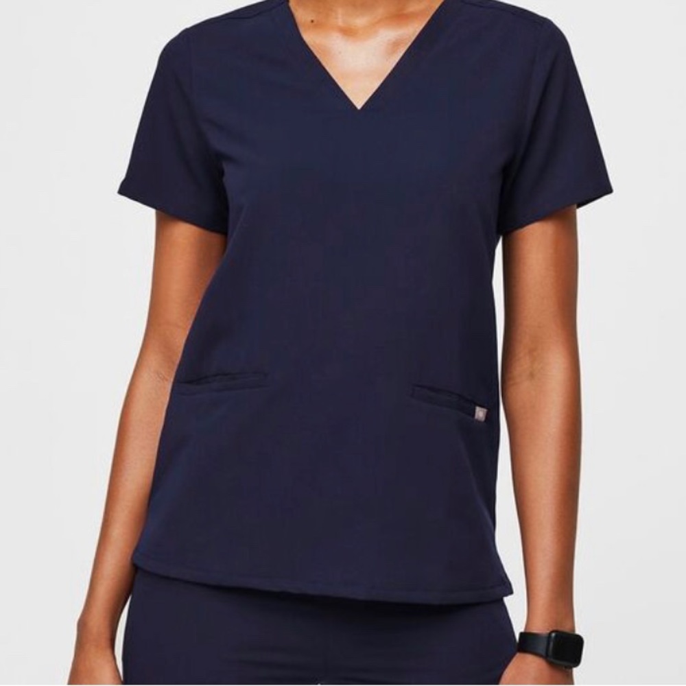 Figs Casma Three Pocket Scrub Top in Navy Size XXL